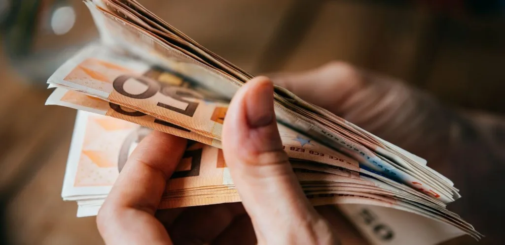 Bănci care acordă credite cu venituri din străinătate