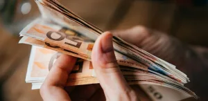 Bănci care acordă credite cu venituri din străinătate